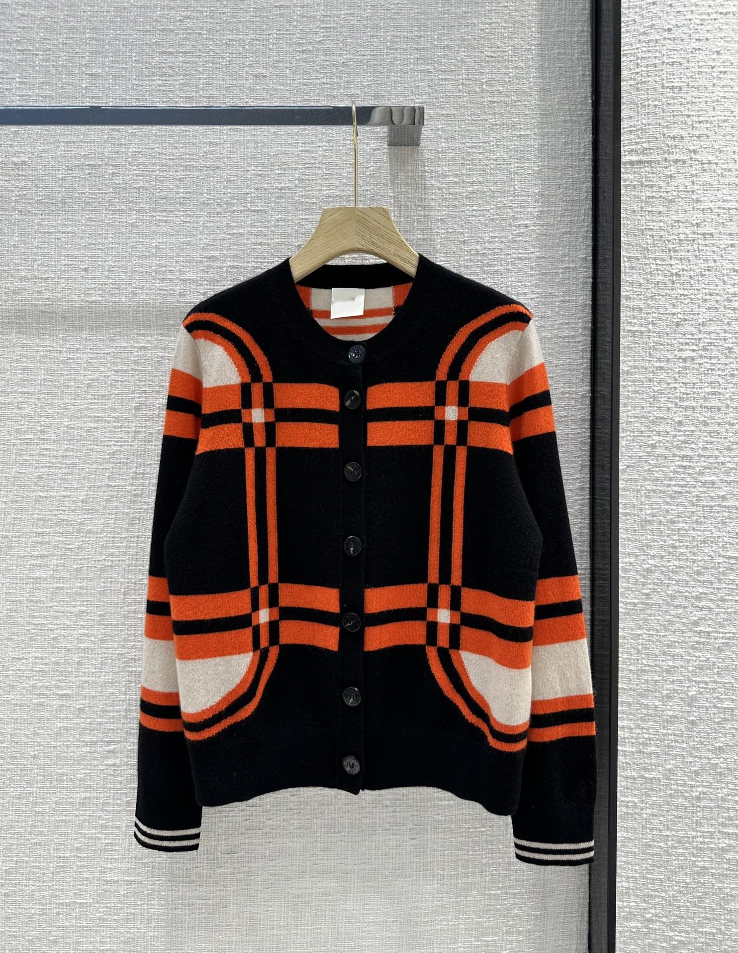 2023 New Autumn Milan Runway Sweaters O Neck Long Sleeve Women' Sweater High End Jacquard Cardigan Designer Tops 0717-2, Orange
2023 New Autumn Milan Runway Sweaters O Neck Long Sleeve Women' Sweater High End Jacquard Cardigan Designer Tops 0717-2, Orange