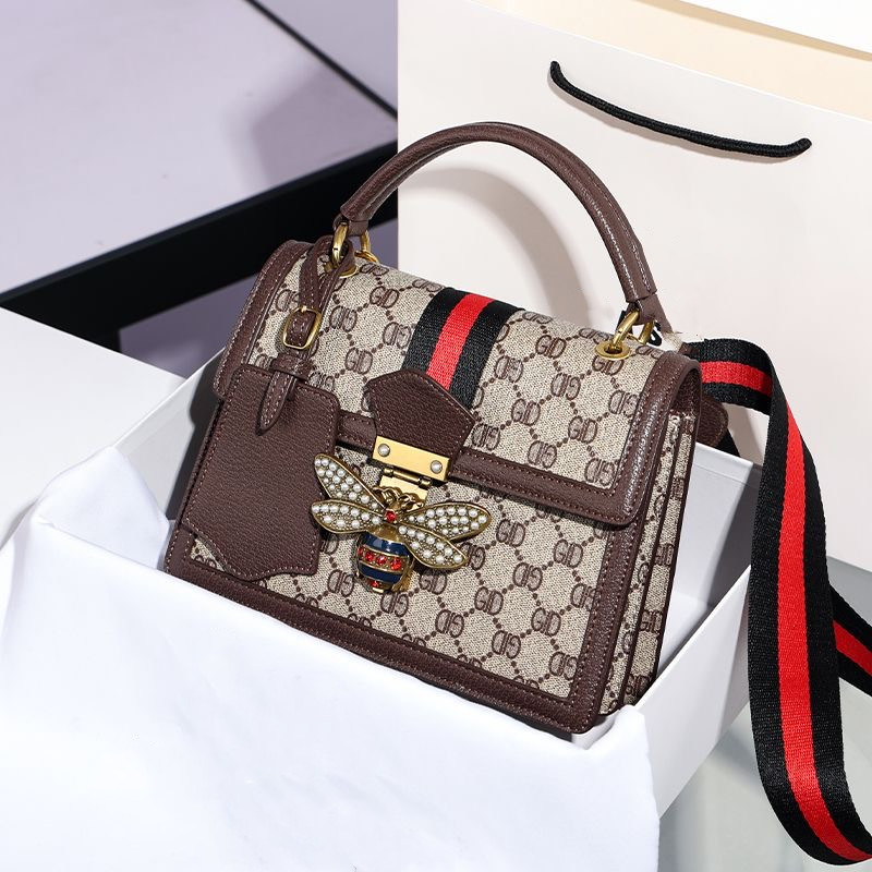 Classic 2023 Luxurys Designers Shoulder Bags Leather Handbags Girl Fashion Women Cross Body Metallic Chain CrossBody Totes bees bag Handbag 2Gs Dhgate Bag 10A Top, Picture color
Classic 2023 Luxurys Designers Shoulder Bags Leather Handbags Girl Fashion Women Cross Body Metallic Chain CrossBody Totes bees bag Handbag 2Gs Dhgate Bag 10A Top, Picture color