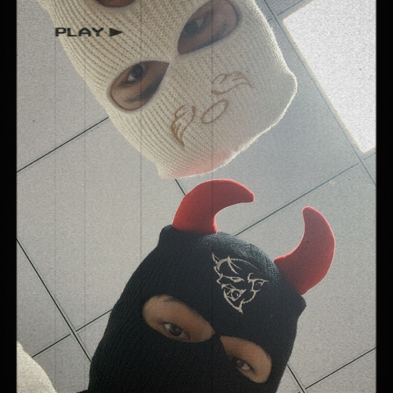 Fashion Face Masks Neck Gaiter Angels Demons Balaclava Couple Hats Full Face Cover Ski Mask Hat Army Tactical Cs Windproof Knit Beanies Bonnet Winter 
