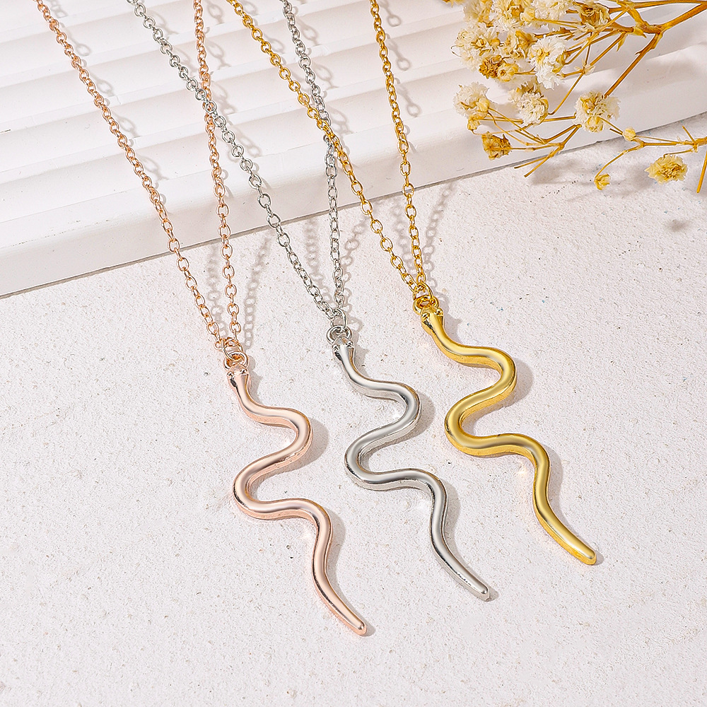 Delicate 18K Gold Silver Snake Pendent Necklace for Women Simple Snake Collar Chain Necklaces Punk Hip Hop Fashion Jewelry Gift