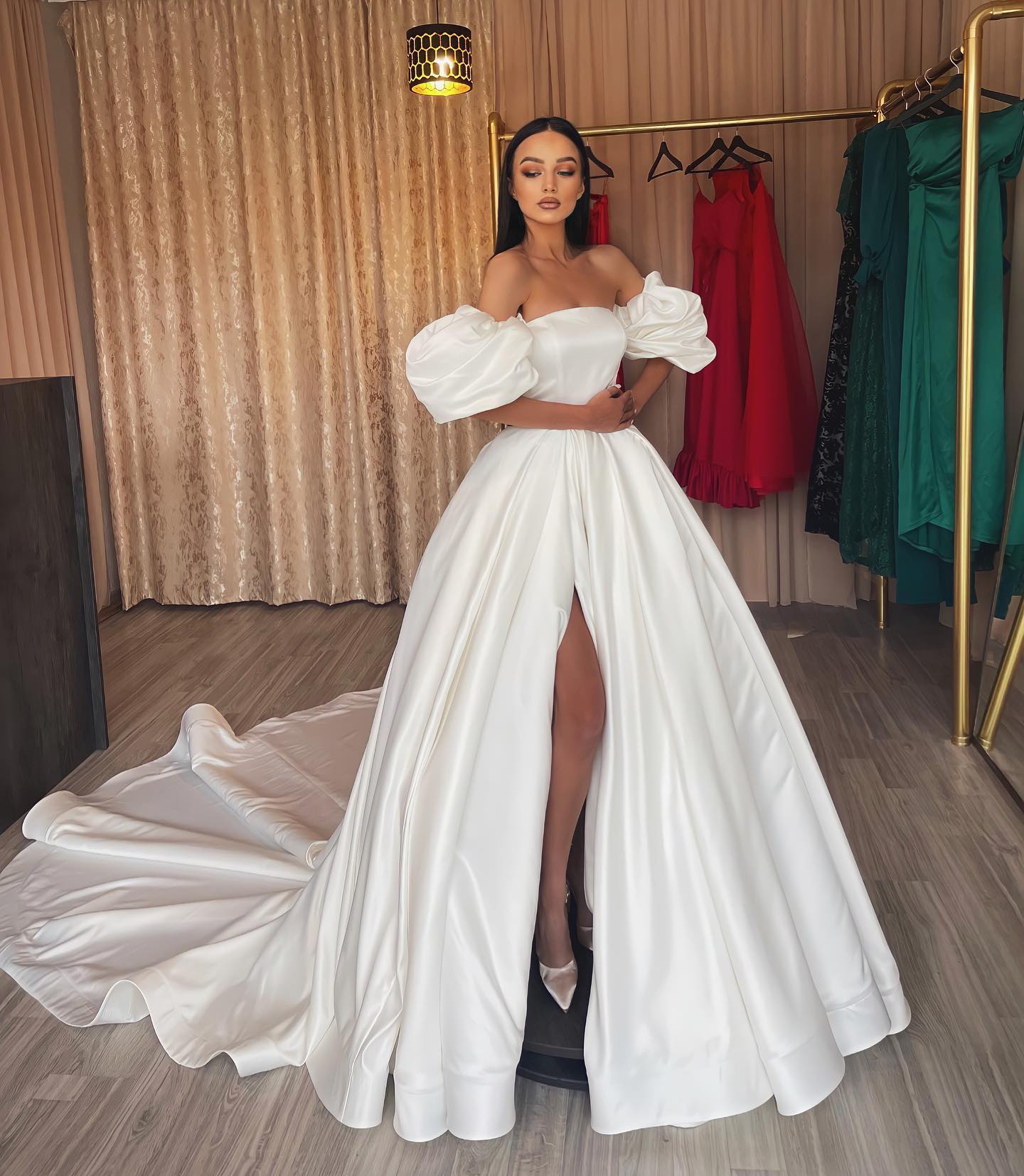 Vintage A e Dresses Strapless Satin Wedding Dress Puffy Sleeves Slit Long designer bridal gowns sweep train