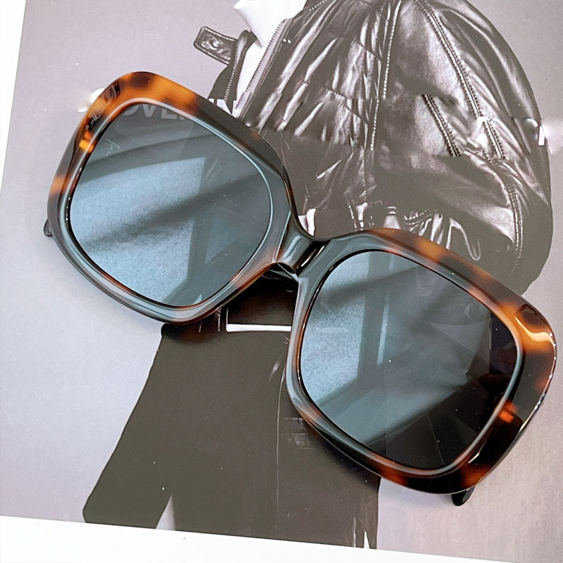 Fashion designer sunglasses Leopard print vintage driving glasses, women's/men's casual fashion simple luxury gradient glasses
Fashion designer sunglasses Leopard print vintage driving glasses, women's/men's casual fashion simple luxury gradient glasses