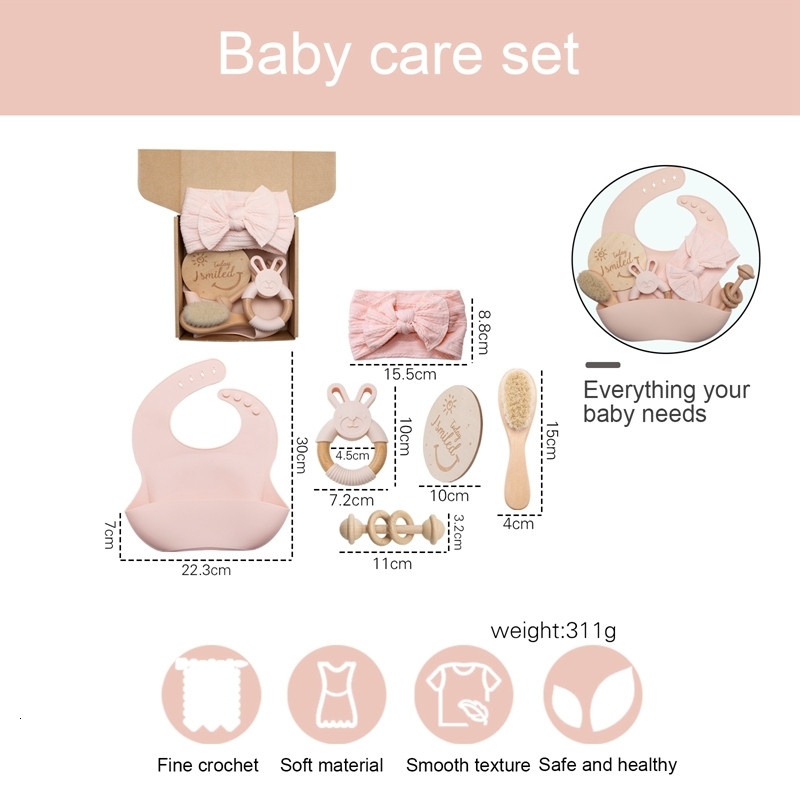 Gift Sets 1set Baby Care Products Silicone Bibs Headband Baby Milestones Brush Rattle Bracelet Pography Props Set Birth Gift Product 230717