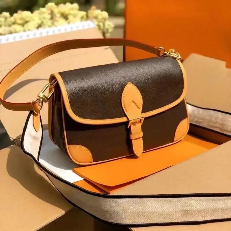 Designer Shoulder Bag Women Crossbody Handbag Brand Leather Emed Purse Woman Strap Messenger Tote Wallet