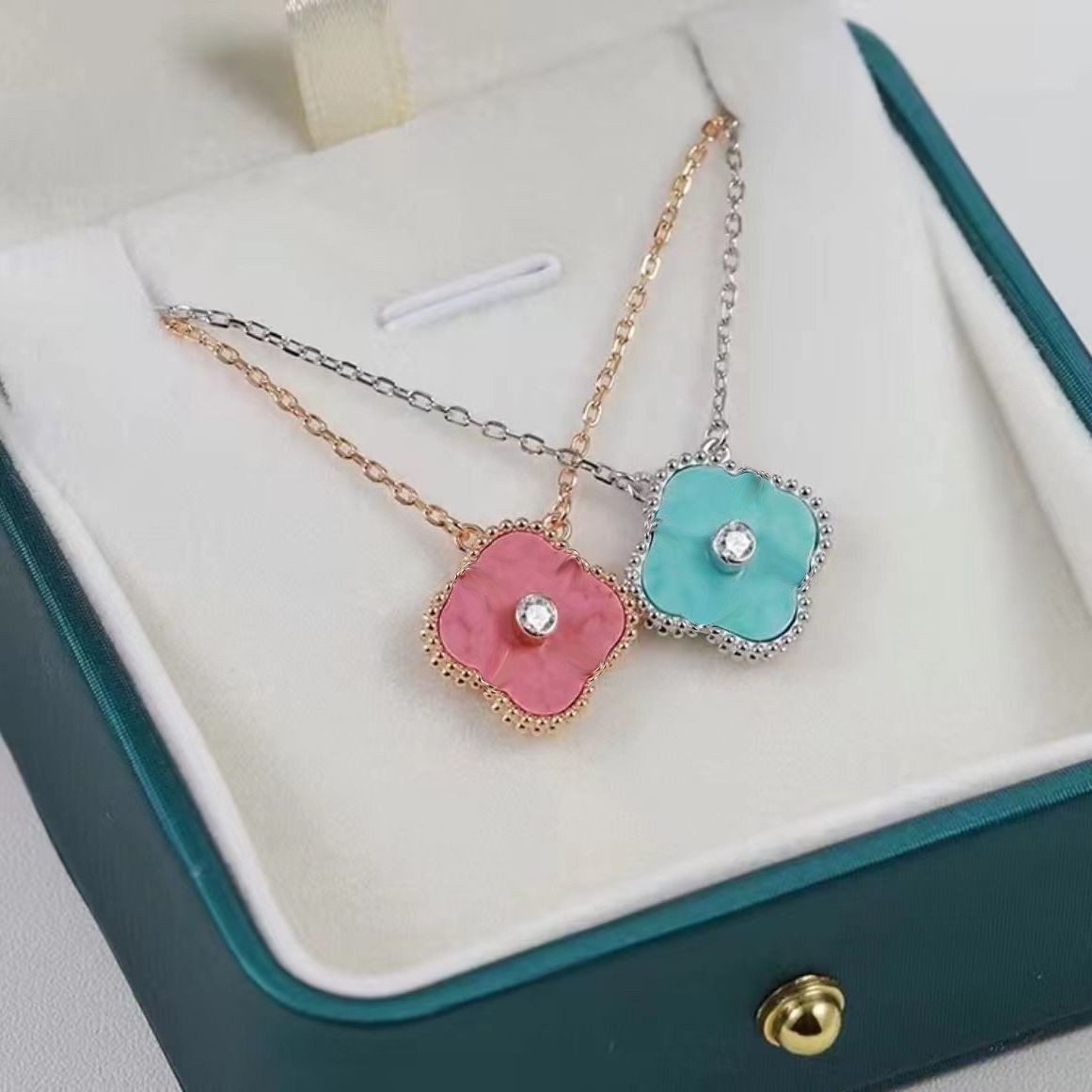 designer necklace for woman jewlery clover necklace four leaf clover necklace with diamond for Women&Girl Valentine's Mother's Day Engagement
designer necklace for woman jewlery clover necklace four leaf clover necklace with diamond for Women&Girl Valentine's Mother's Day Engagement