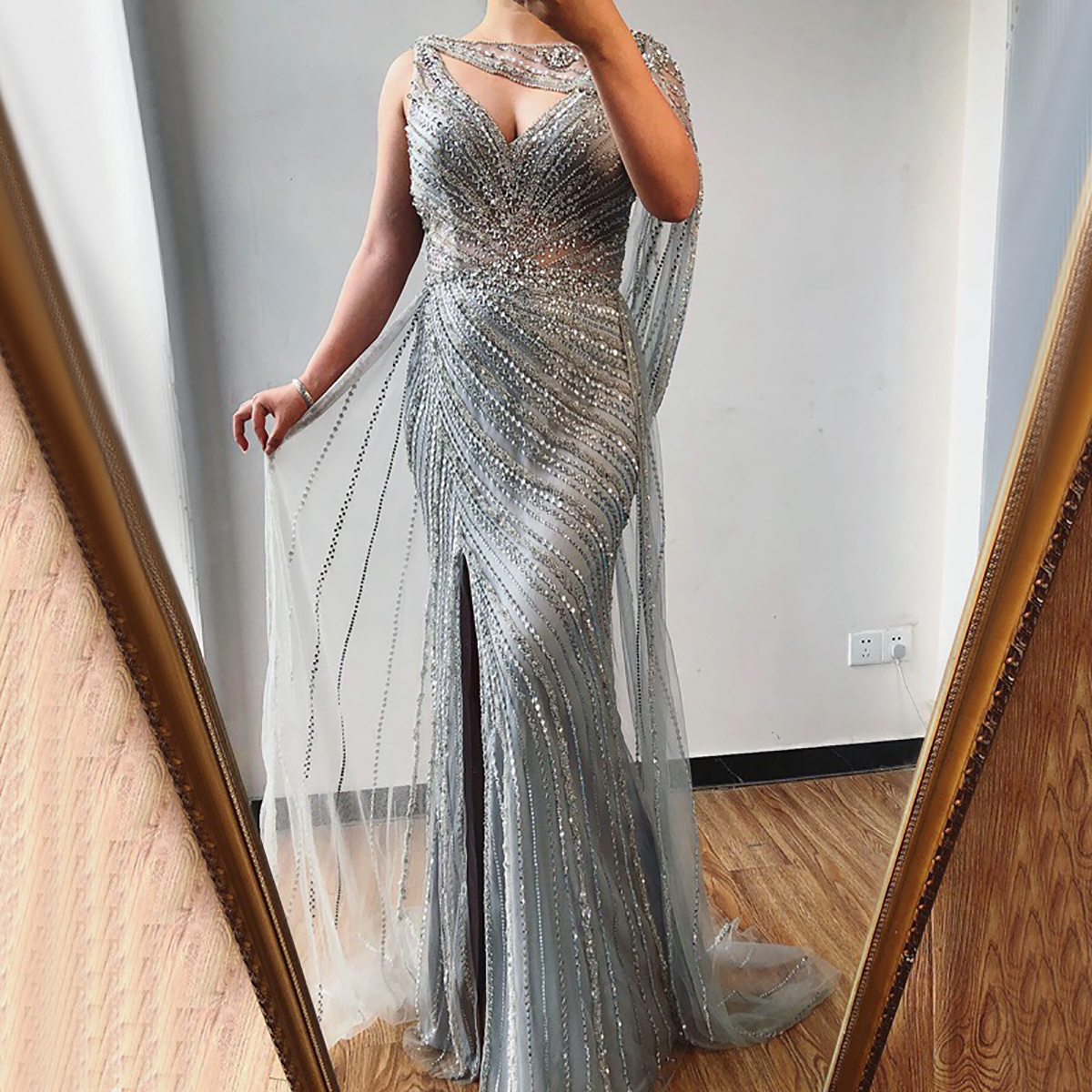 Gorgeous Mermaid Prom Dresses V Neck Collar Decoration Shining Applicants Side Split Backless Court Gown Custom Made Plus Size Party Dress Vestido De 