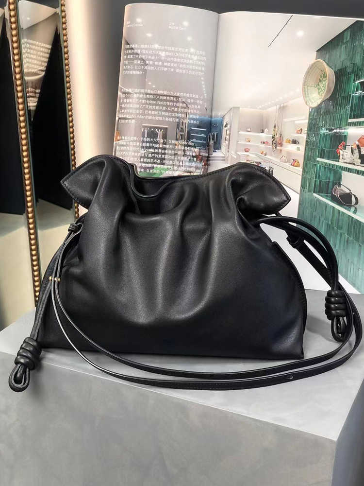 Designer Flamenco Clutch Bag Premium Cow Leather Brand Flamenco Cloud Bags In Many Colors Luxury Flamenco Lucky Bag Mini Bucket Bag, Mini lilac blue 22.5cm
Designer Flamenco Clutch Bag Premium Cow Leather Brand Flamenco Cloud Bags In Many Colors Luxury Flamenco Lucky Bag Mini Bucket Bag, Mini lilac blue 22.5cm