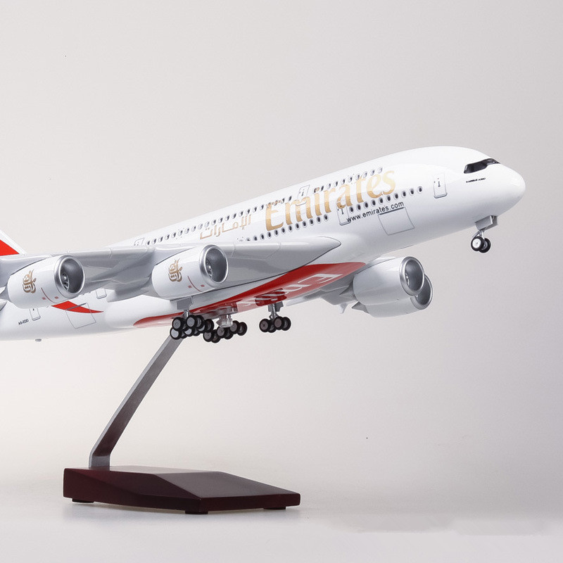 Aircraft Modle 45CM 1/160 Scale Diecast Model A380 Emirates Airways Resin Airplane Airbus With Light And Wheels Toy Airline Collection 230718