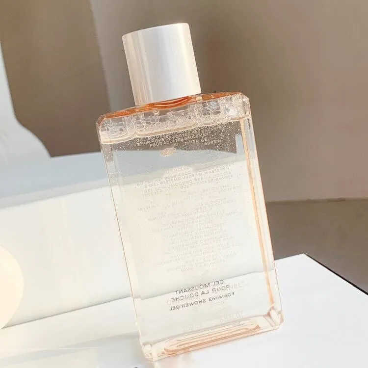 Lasting scent New Arrival 3 In 1 Skin Care Set Foaming Shower Gel Moisturizing Body Lotion 200ml Hand Cream 50ml Women Bath Sets 3pcs Gift Box Top Qua