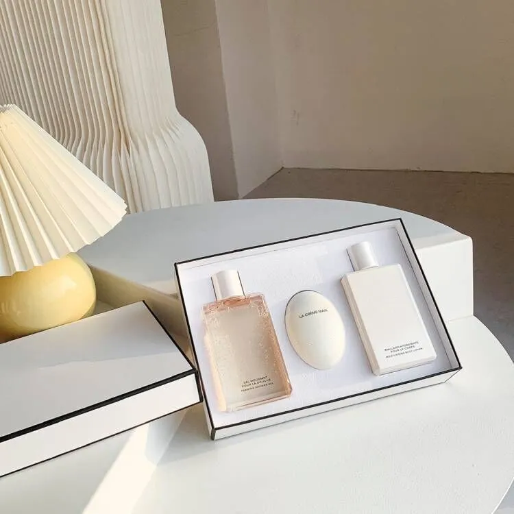 Lasting scent New Arrival 3 In 1 Skin Care Set Foaming Shower Gel Moisturizing Body Lotion 200ml Hand Cream 50ml Women Bath Sets 3pcs Gift Box Top Qua