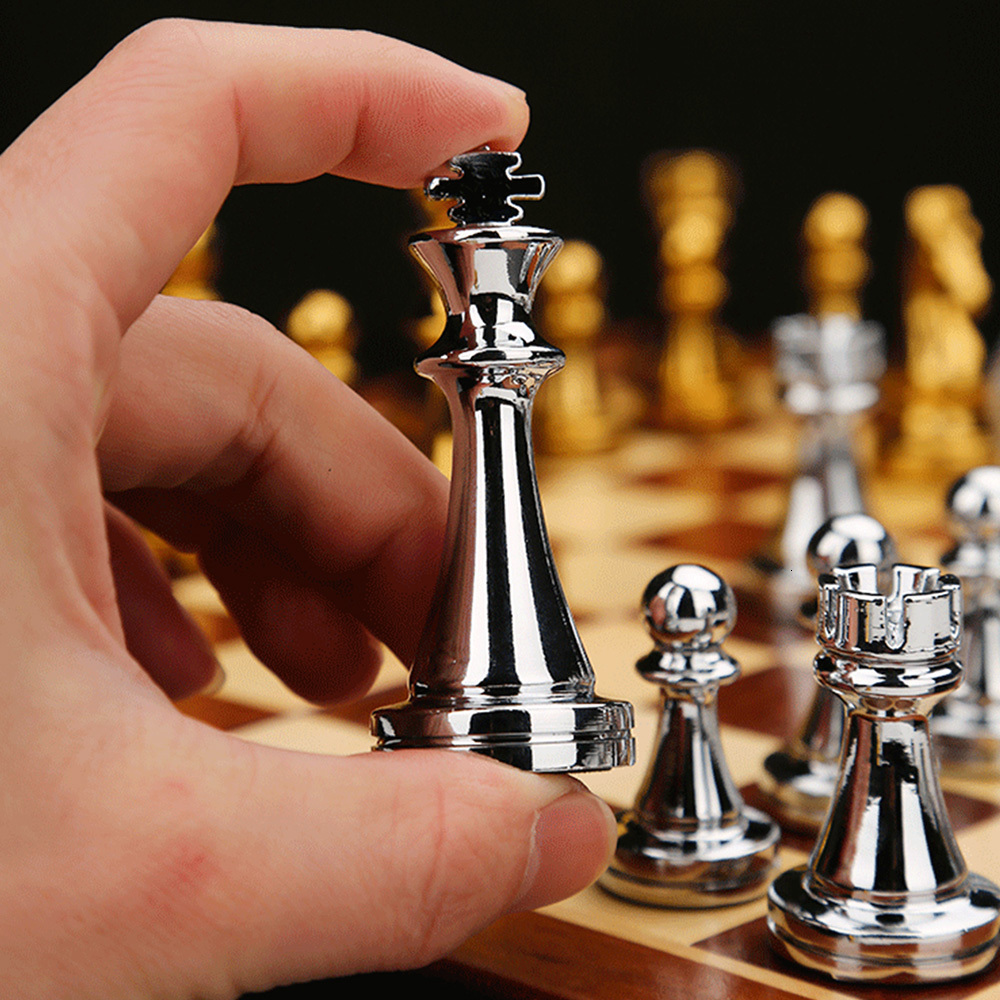 Outdoor Games Activities Metal Medieval Chess Set with High Quality Wooden Chessboard Adult and Children 32 Pieces Family Game Toy Gift 230720