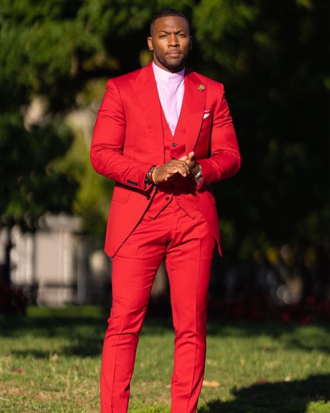 Handsome Mens Wedding Tuxedos Classic Fit Men Blazers Custom Groom Prom Wear Pants Suits 3 Pieces