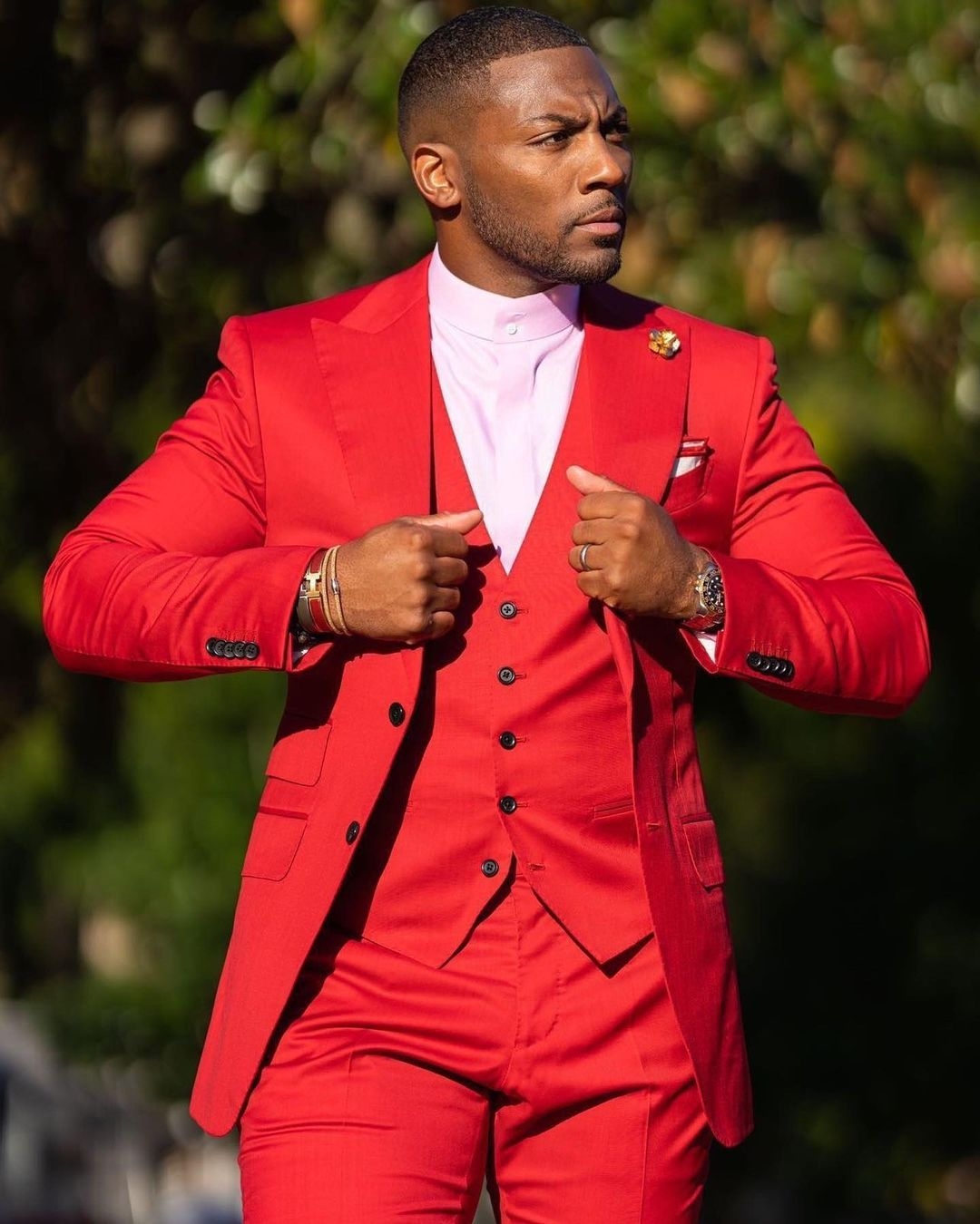 Handsome Mens Wedding Tuxedos Classic Fit Men Blazers Custom Groom Prom Wear Pants Suits 3 Pieces