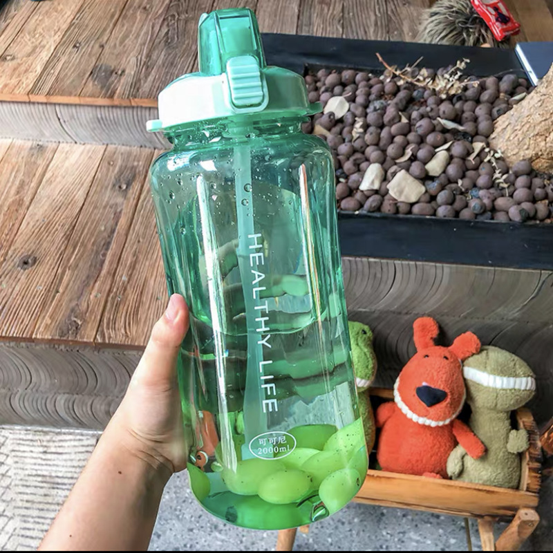 Water Bottles 2L female toilet portable travel bottle with straw Sports fitness cup Summer cold water large Volumetric flask 230720