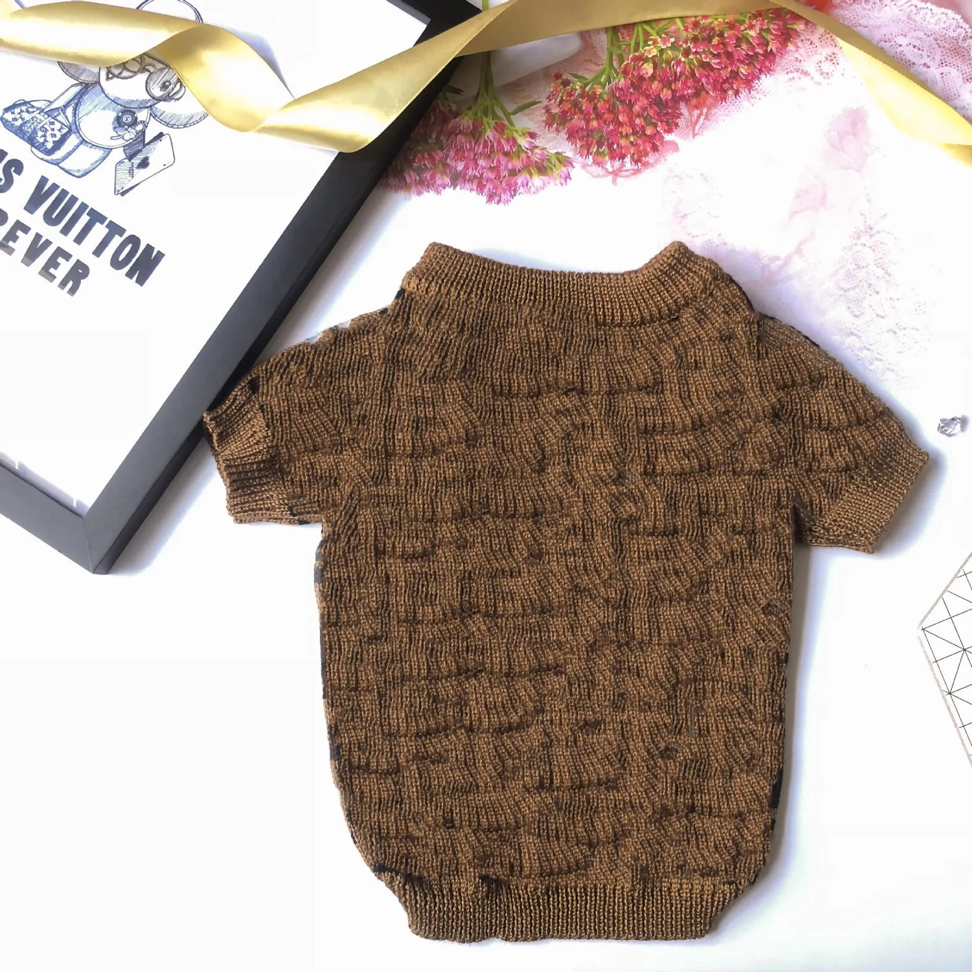 Dog Apparel Autumn Winter Clothes Fashionable Letter Embroidery Puppy Pets Sweater s Designers Pet DogS Clohes Brown Size:XS-XXL 9ab