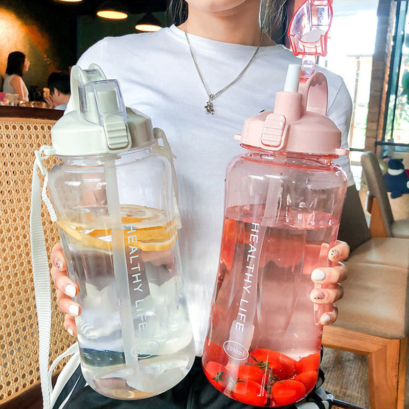 Water Bottles 2L female toilet portable travel bottle with straw Sports fitness cup Summer cold water large Volumetric flask 230720