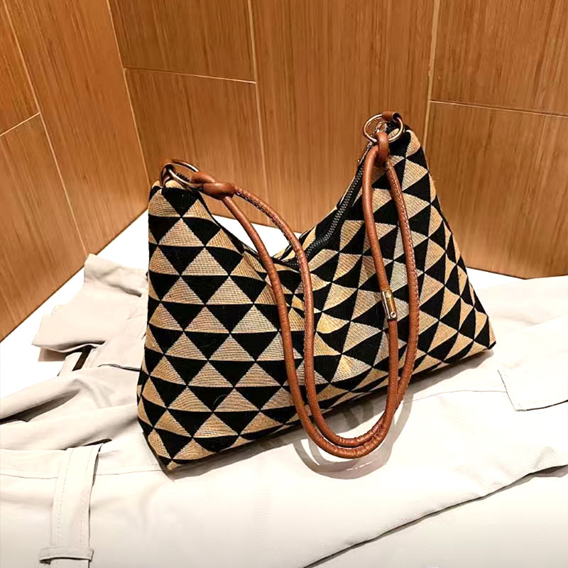 2023 new fashion plaid large capacity bag female fall color contrast shoulder bag burst class commuter Tote bag