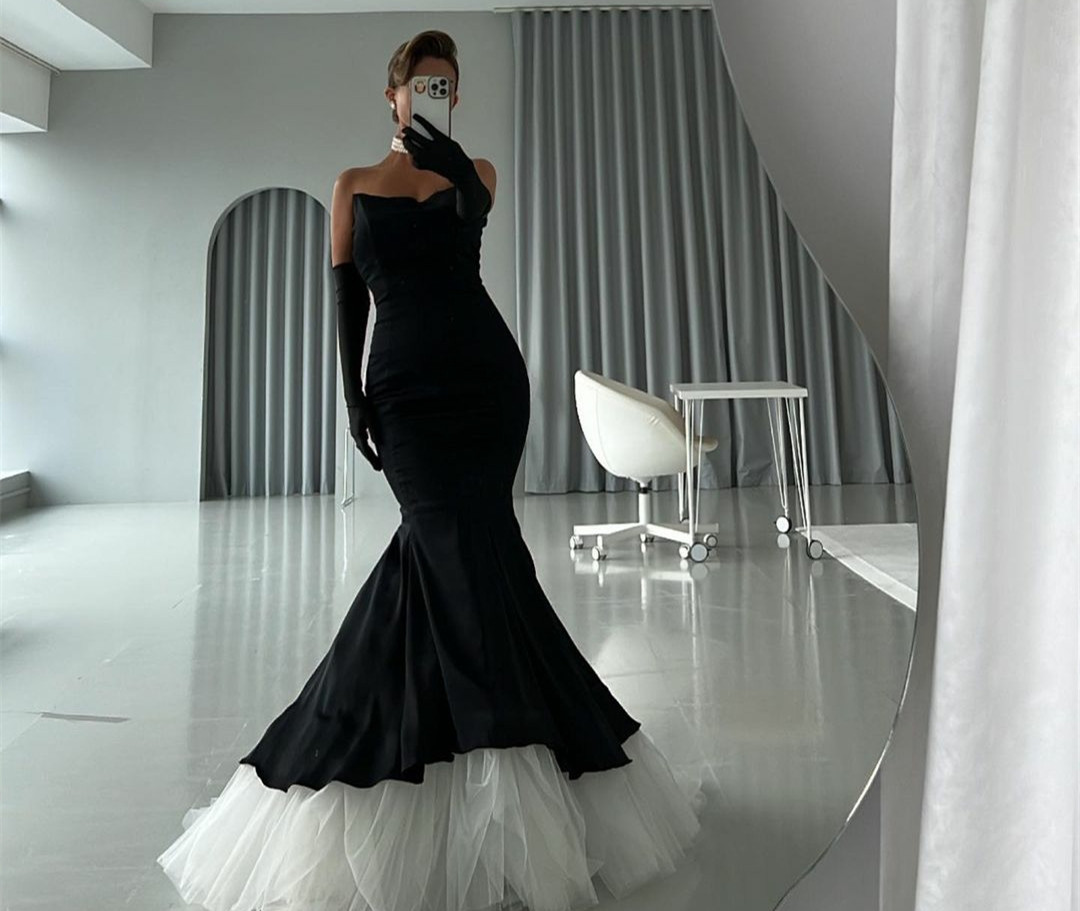 Vintage Long Strapless Satin Evening Dresses With Velvet Gloves Mermaid Black Tulle Pleated Sweep Train Formal Party Dress for Women