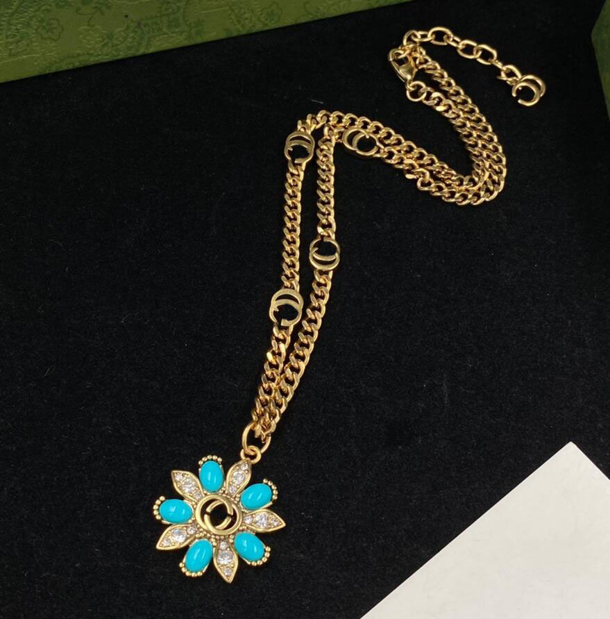 Designer Sun Flower Pendant Necklaces Women Diamond Floral Interlocking Letters Necklace Chain For Women Lady Wedding Party Jewelry