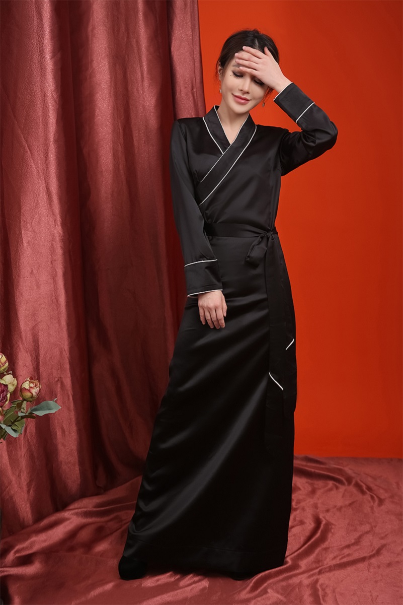 Tibetan Trend Women Black Clothing Sichuan Tibet QingHai Ethnic Style POP Robe Lhasa Bola Gown Clothing Lady