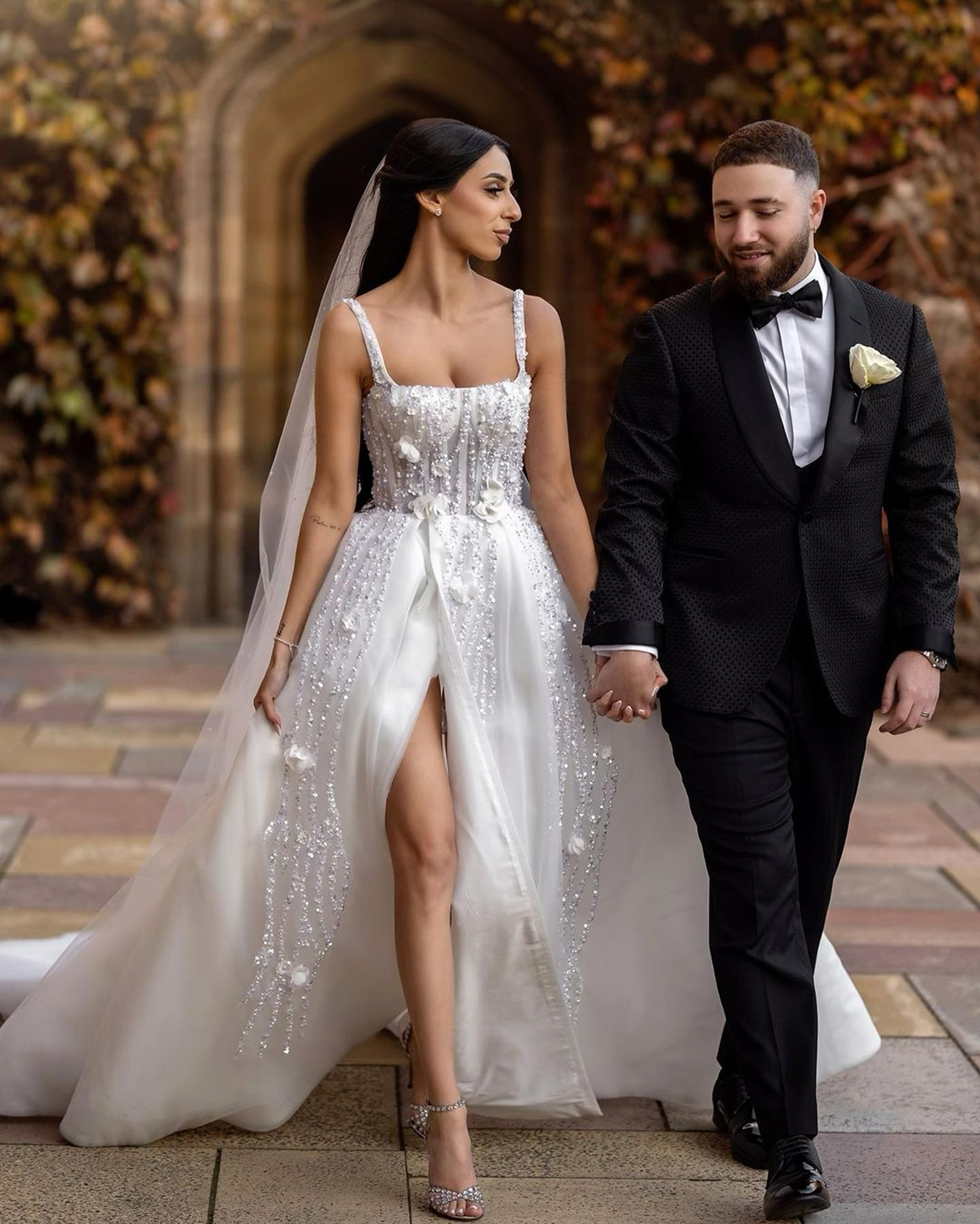 Modern A Line Wedding Dress Sexy Spaghetti 3D Flowers Bridal Gowns Custom Made Sleeveless Plus Size Beach Bride Robes