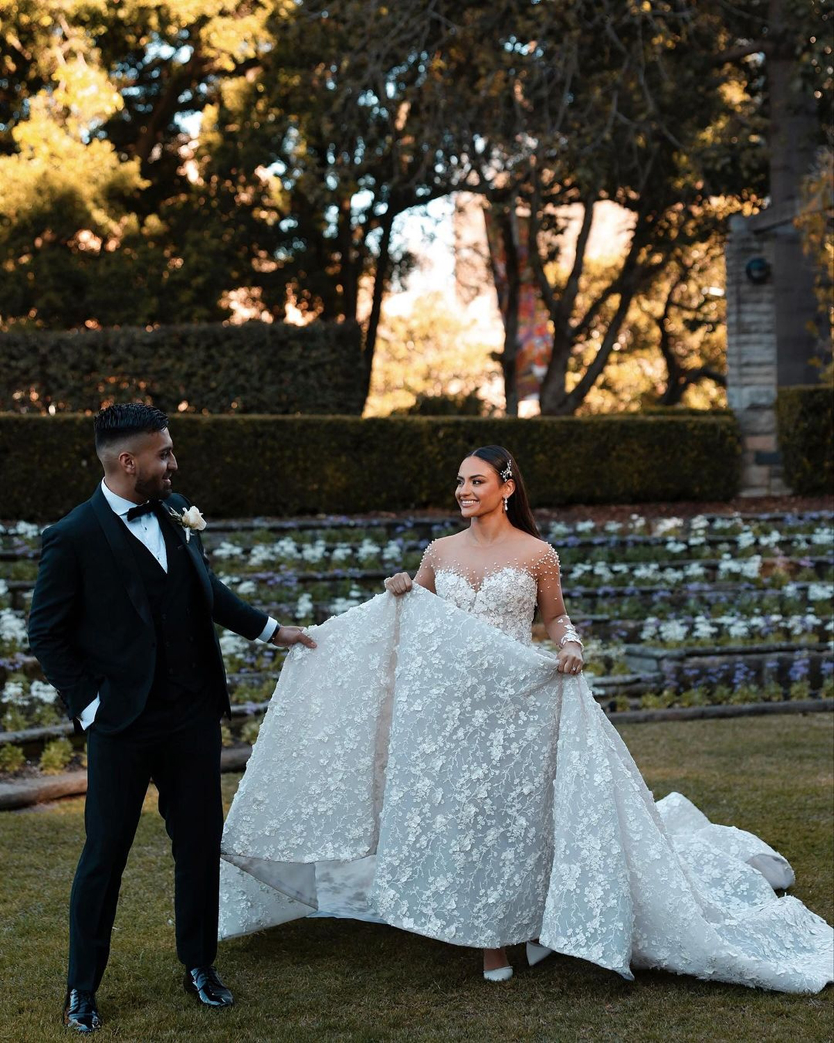 Elegant A Line Wedding Dress Sexy Sheer Neck 3D Flowers Bridal Gowns Custom Made Long Sleeve Plus Size Beach Bride Robes