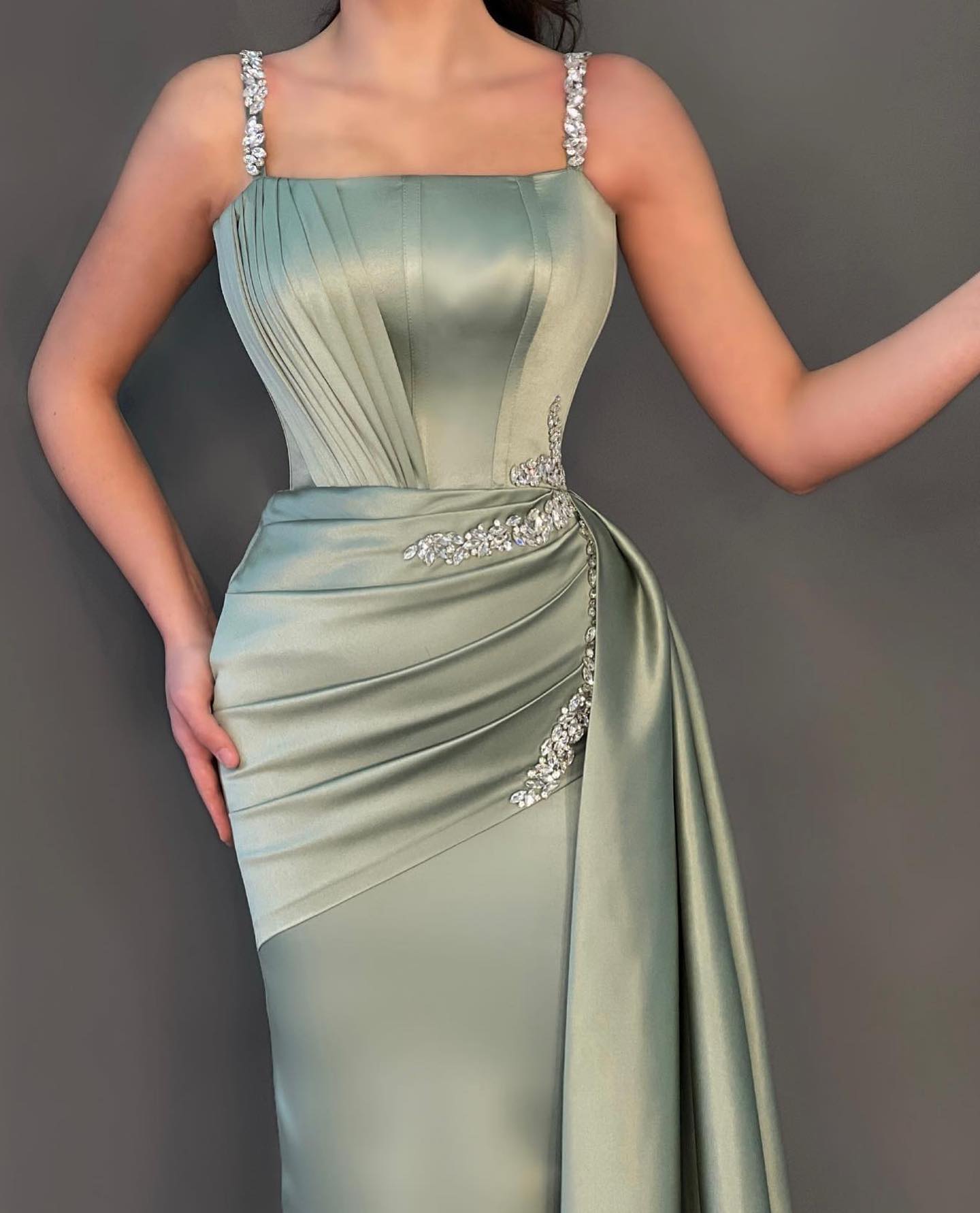 Elegant Mint Sheath Evening Dresses for Women Spaghetti Straps Satin Sweep Train Beaded Crystals Formal Ocns Birthday Celebrity Pageant Party Prom Gow