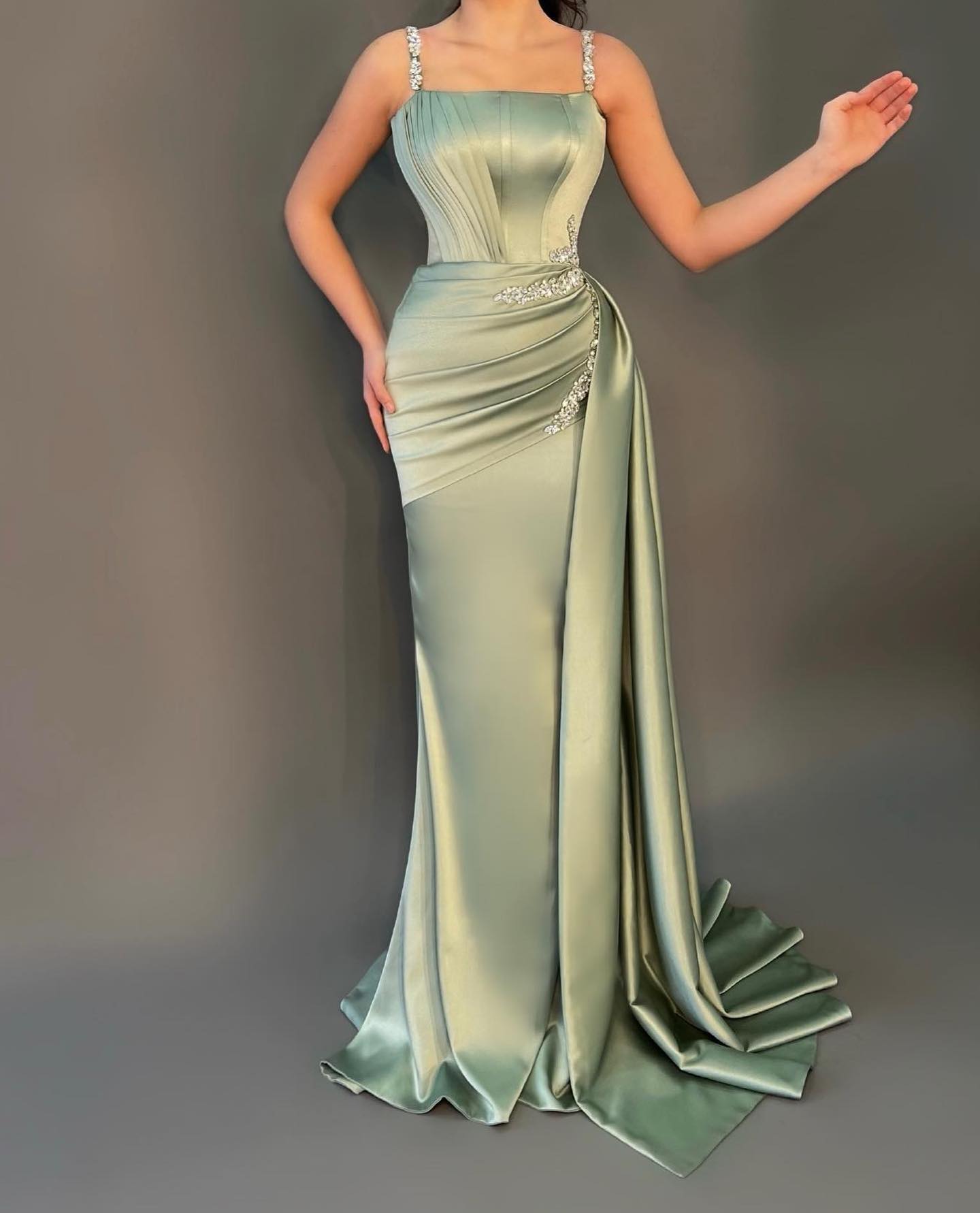 Elegant Mint Sheath Evening Dresses for Women Spaghetti Straps Satin Sweep Train Beaded Crystals Formal Ocns Birthday Celebrity Pageant Party Prom Gow
