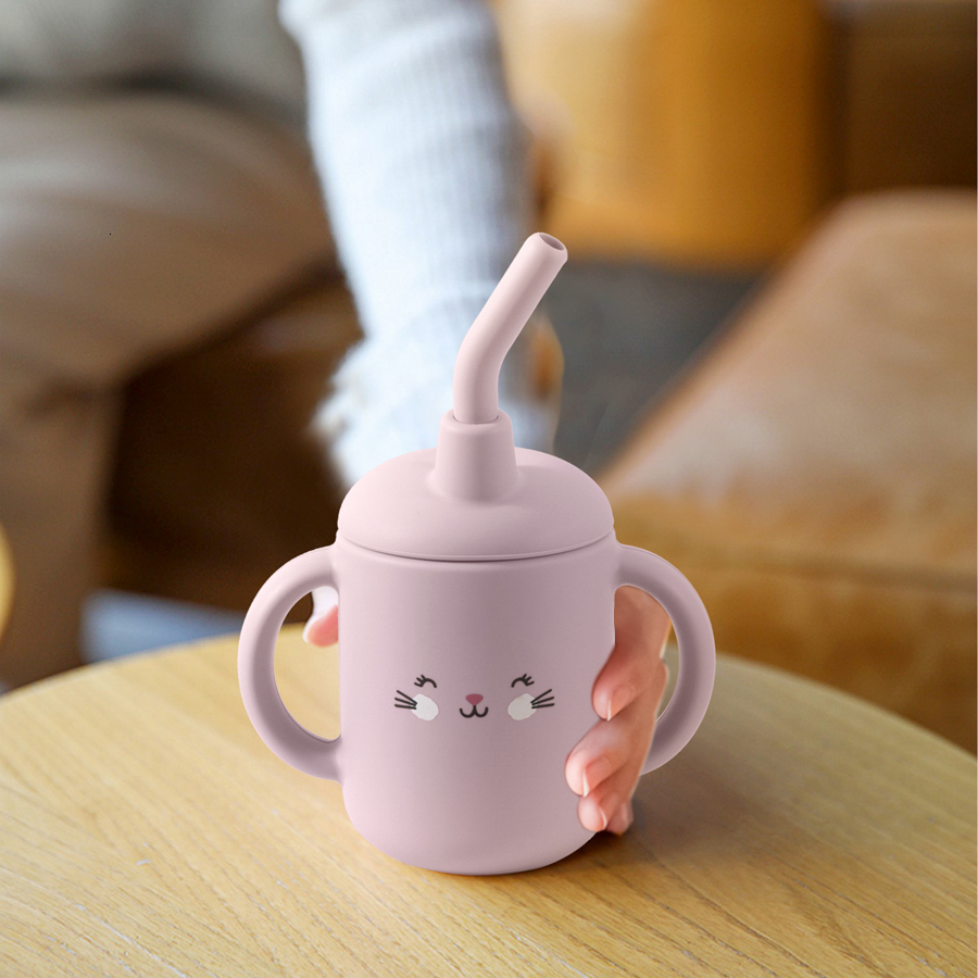 Cups Dishes Utensils Baby Silicone Feeding Cup With Handle Sippy BPA Free Toddlers Cartoon Pattern Learning Drinkware Children Straw Tableware 230724