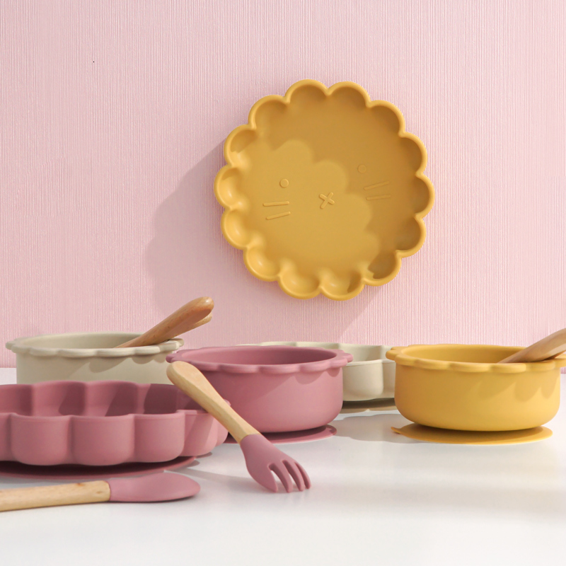 Cups Dishes Utensils Kawaii Animal Shape Baby Plates For Food Silicone Cookware Set Of Non slip Bowl Feeding Spoons Children s Tableware 230724