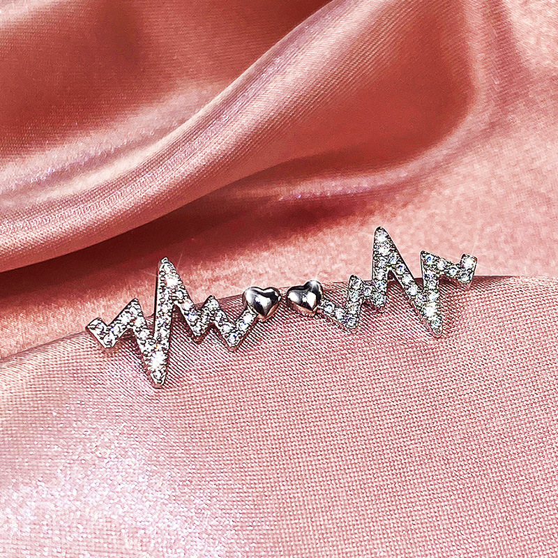 Chic Electrocardiogram Inspired Stud Earrings in Polished Sterling Silver - Versatile Women's Jewelry Piece