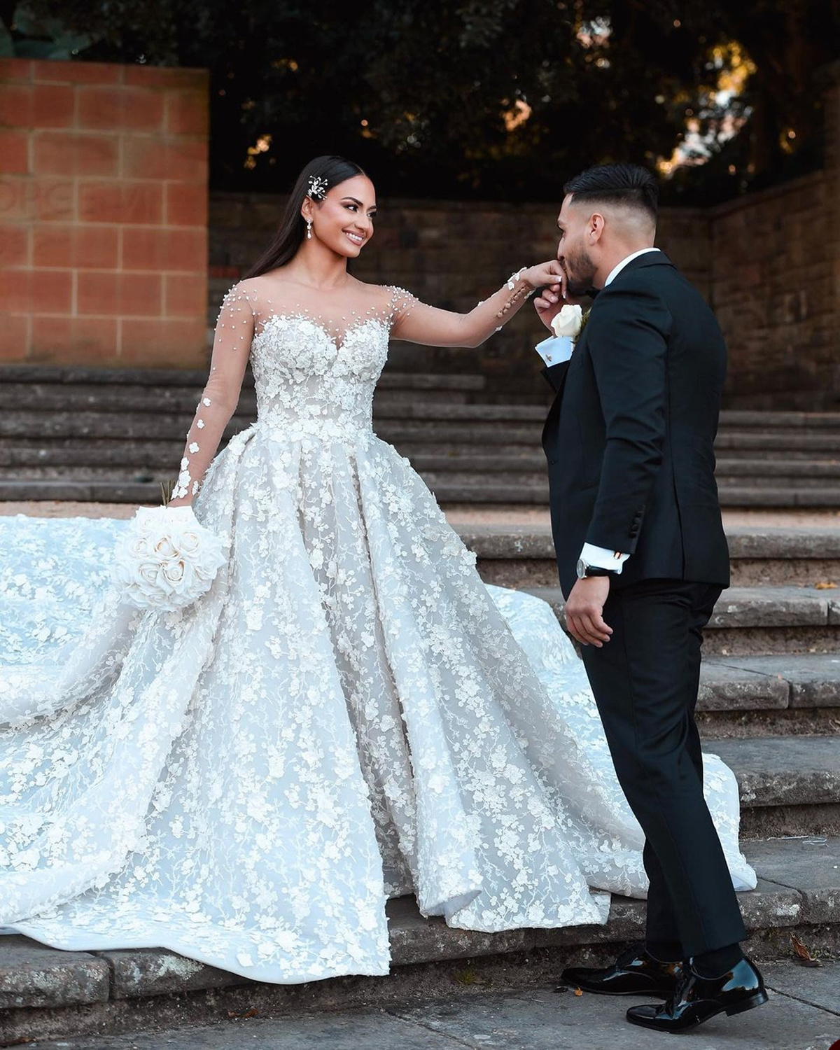 Elegant A Line Wedding Dress Sexy Sheer Neck 3D Flowers Bridal Gowns Custom Made Long Sleeve Plus Size Beach Bride Robes