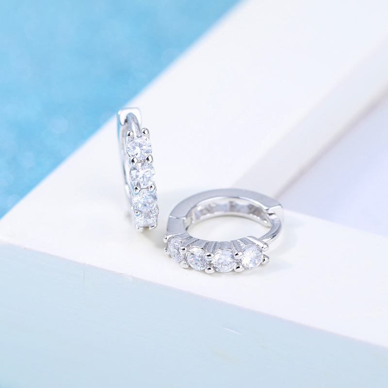 Chic 18K Gold-Plated Women's Stud Earrings Featuring Olive Leaf Pattern & Sparkling Zircons