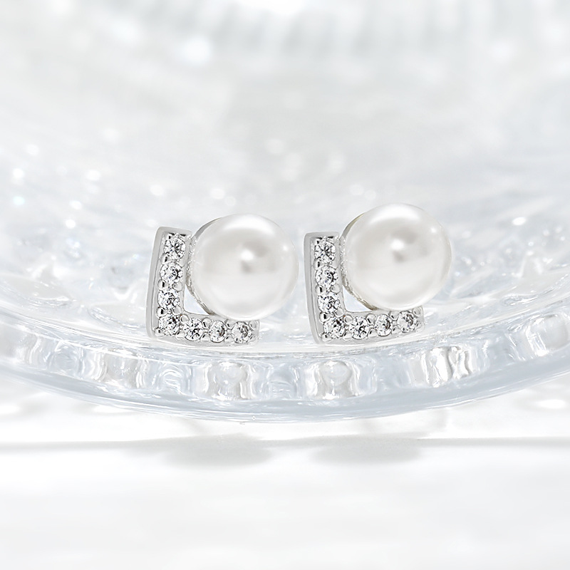 Stud Earring Designer Classic V-Shaped Women's Pearl Stud S925 Diamond-Studded Triangle MiNi Retro Small Fragrant Freshwater Pearl Earrings