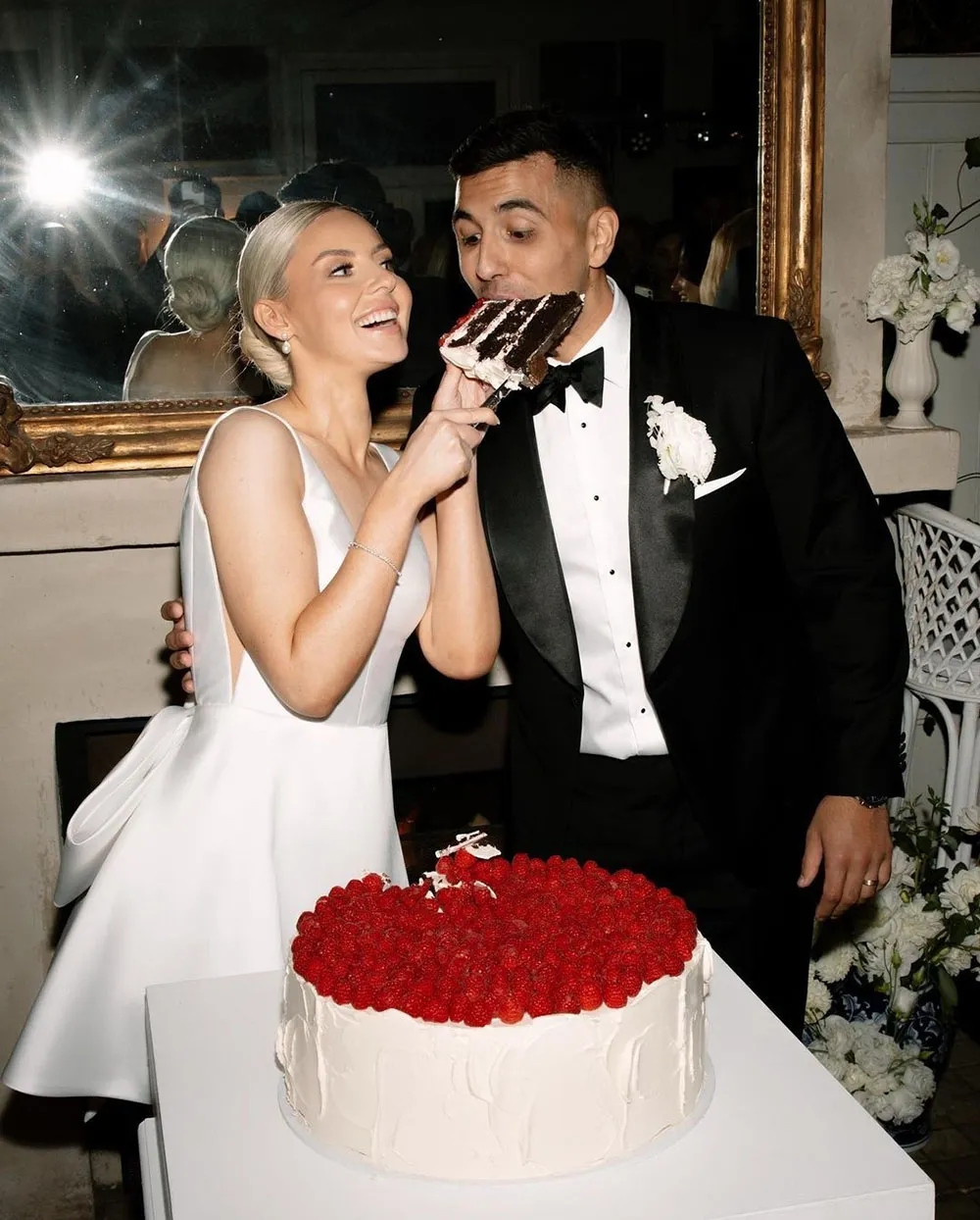 Doymeny-Short-Wedding-Party-Dresses-With-Bow-Satin-A-Line-V-Neck-Sleeveless-Sexy-Open-Back