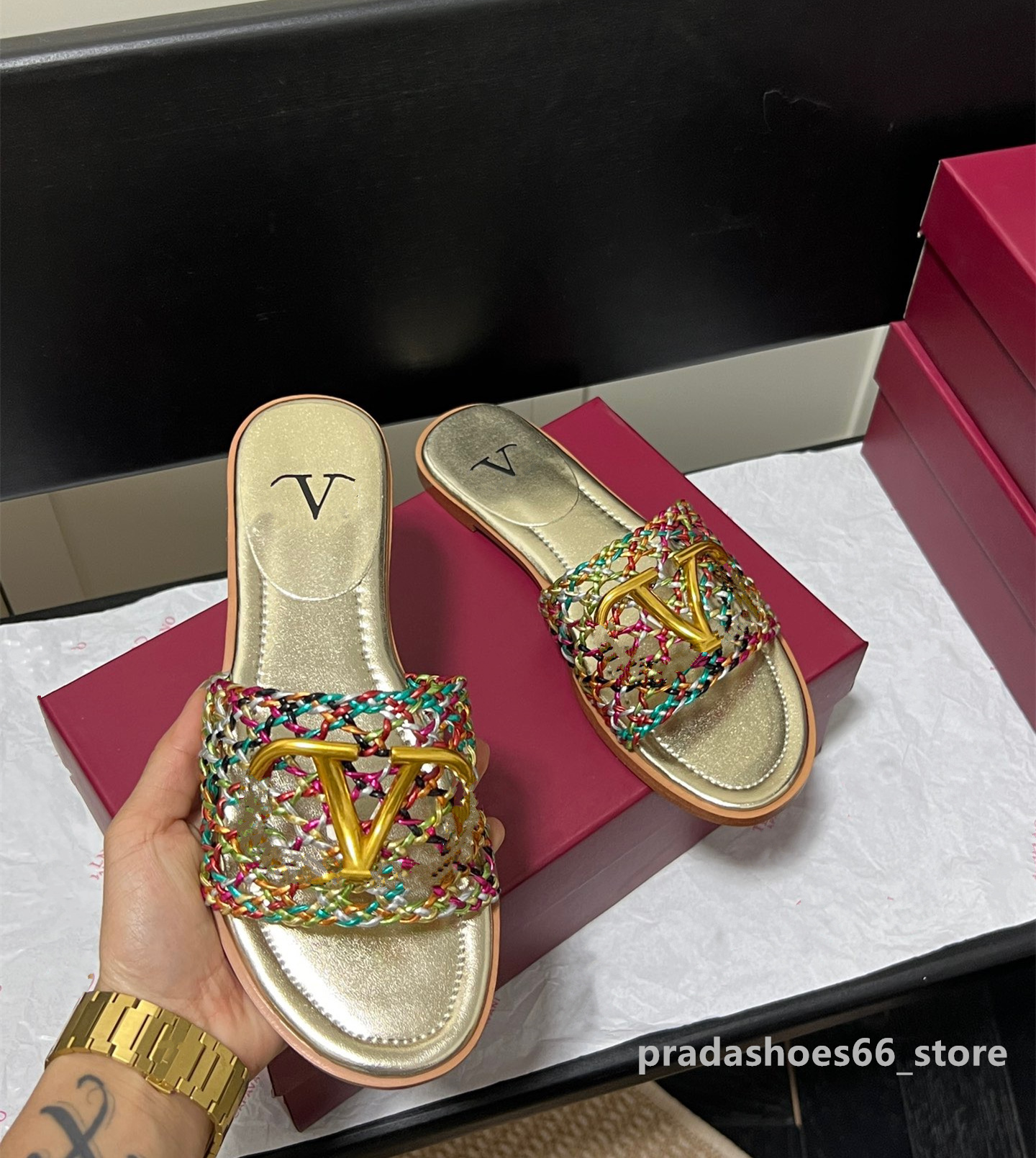 Luxury designer Slippers Women Flat Bottom Fashion All-match Sandals Woman Outer Wear Summer Non-slip Wear-resistant Valen Soft-soled Lady Slipper Garavani shoes