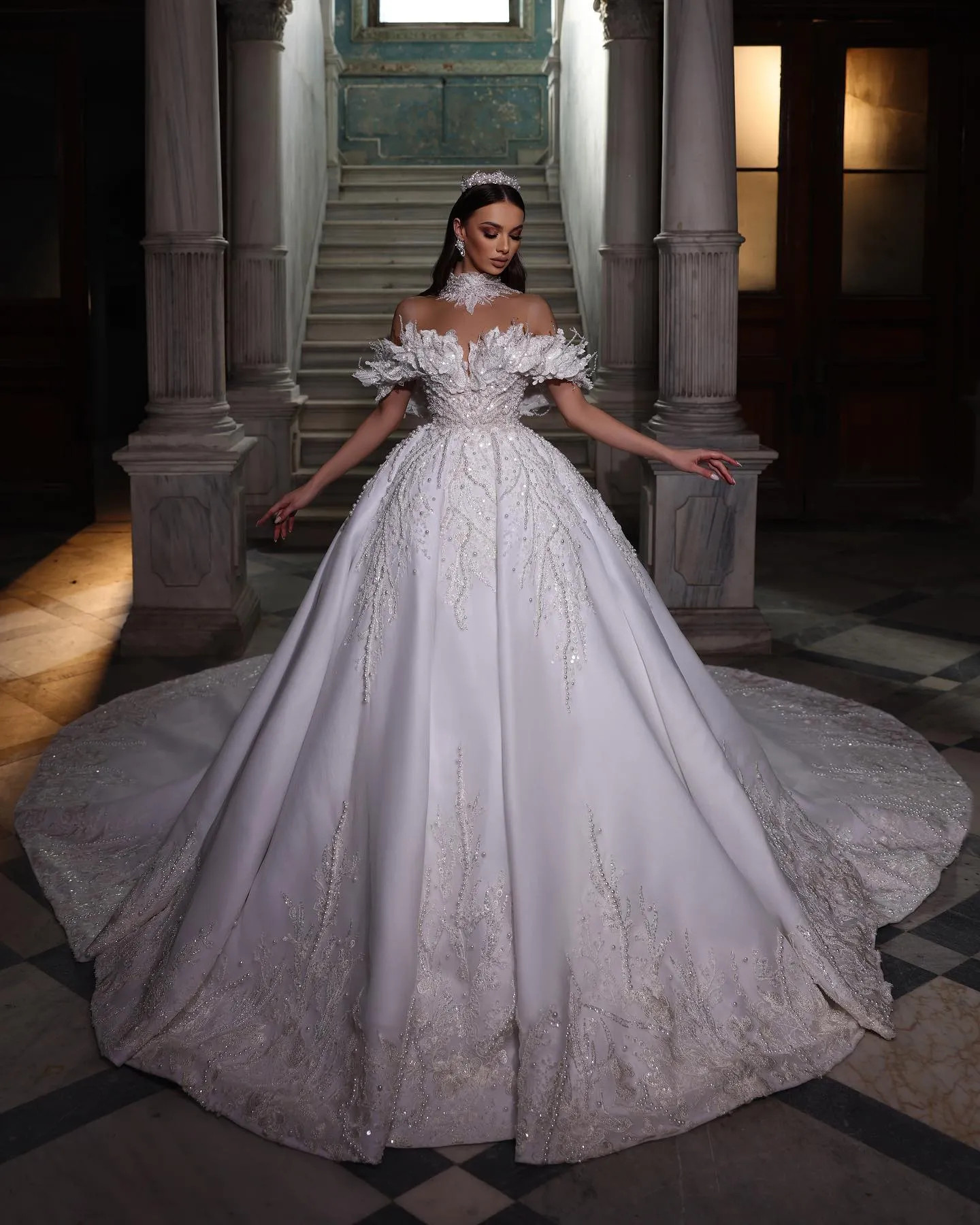 Ball Exquisite Gown Wedding Dresses Sleeveless V Neck Halter Sequins Applique Ruffles Off Shoulder Pearls Beads Plus Size Bridal Gowns Custom Made Ves