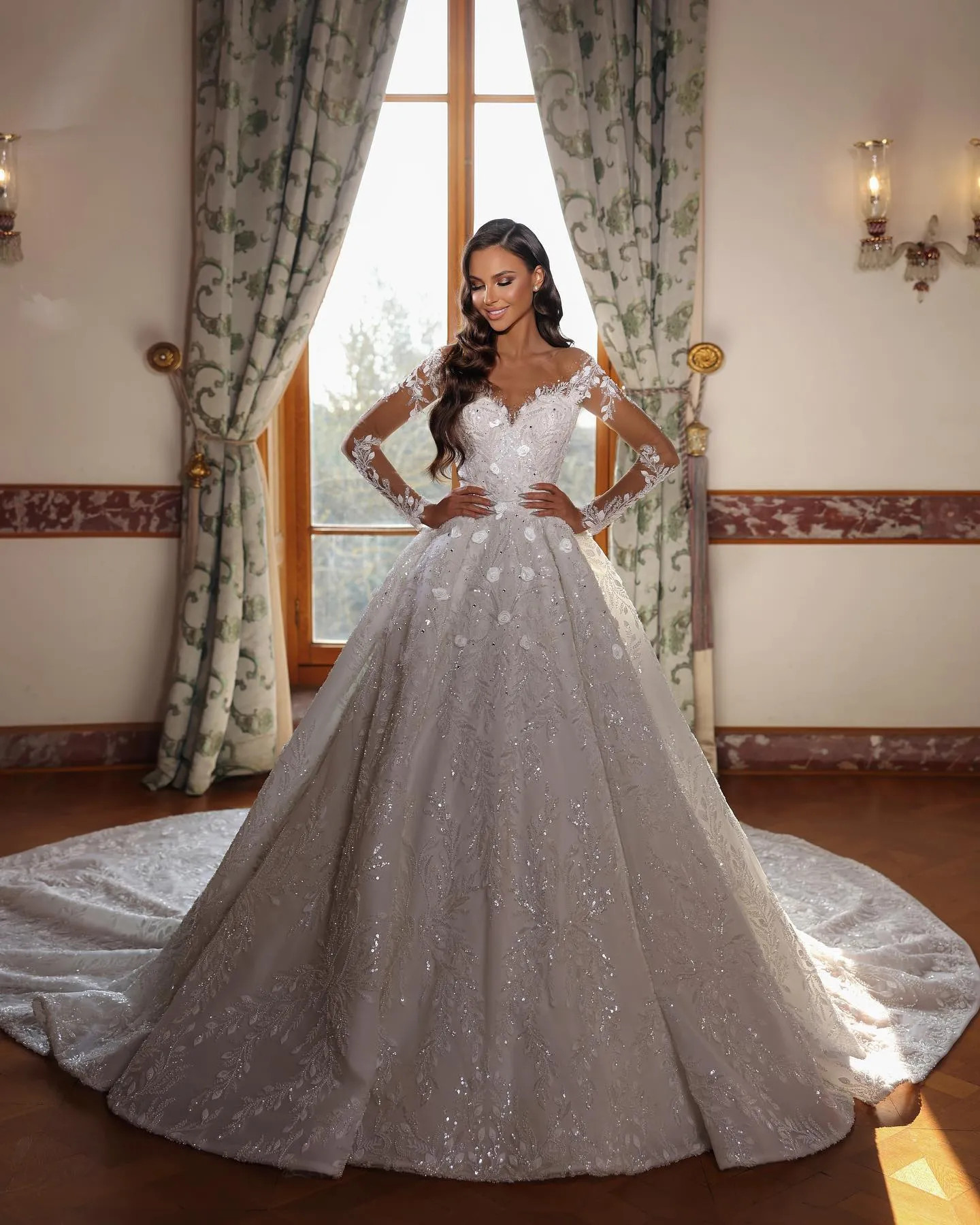 Elegant Ball Gown Wedding Dresses Long Sleeves V Neck Sequins Applique Ruffles Zipper Diamonds Beads 3D Flowers Plus Size Bridal Gowns Custom Made Ves