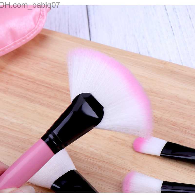 Makeup Brushes Professional Makeup brush set with pocket powder foundation large eye shadow Pinceaux horned eyebrows pink black Makeup brush 24 pieces