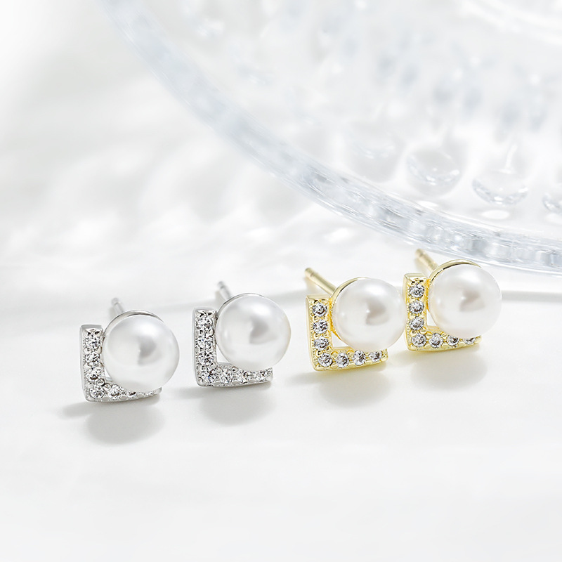Stud Earring Designer Classic V-Shaped Women's Pearl Stud S925 Diamond-Studded Triangle MiNi Retro Small Fragrant Freshwater Pearl Earrings