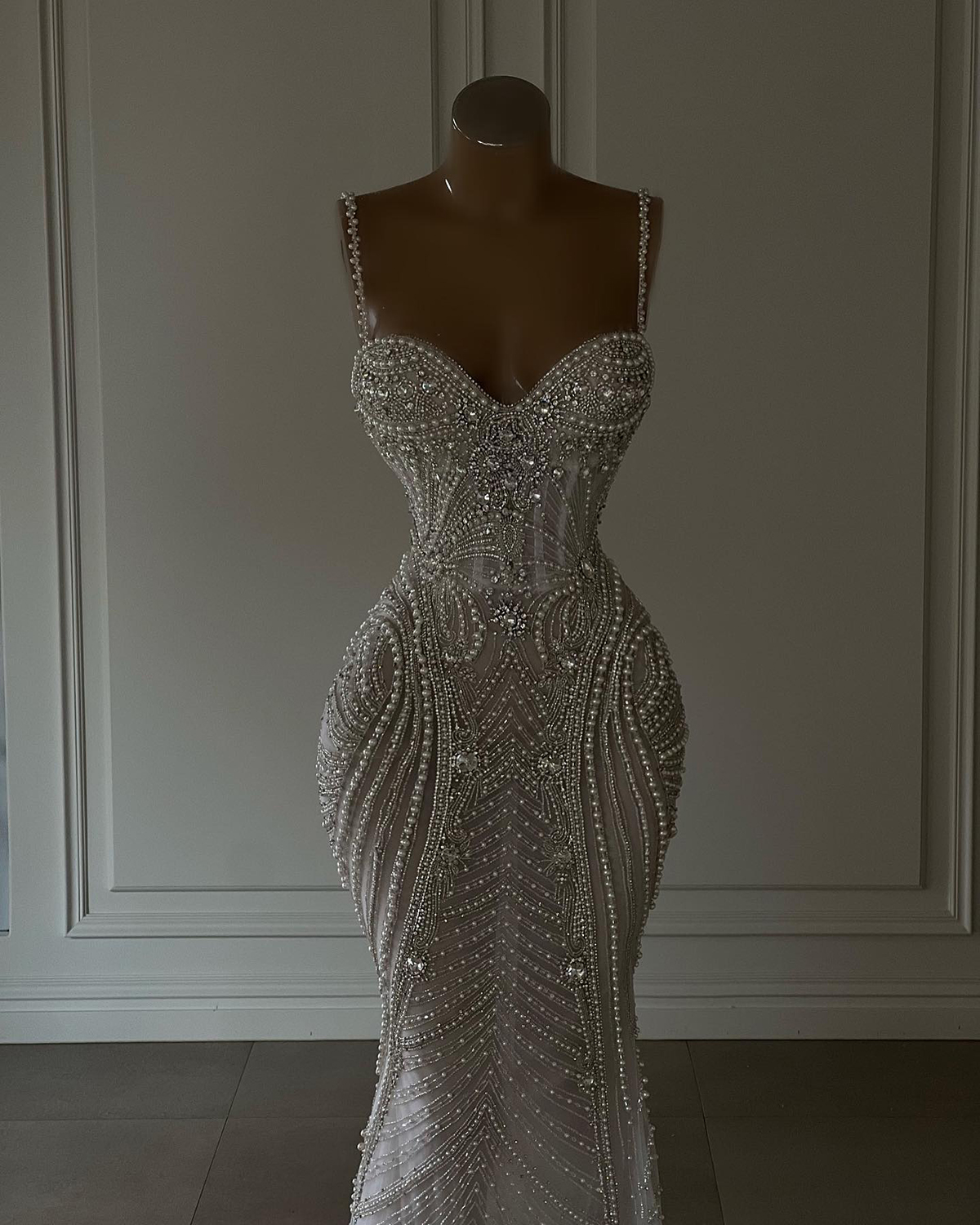 Exquisite Mermaid Prom Dresses Sleeveless V Neck Straps Appliques Sequins Beaded Floor Length 3D Lace Diamonds Evening Dress Plus Size Bridal Gowns Cu