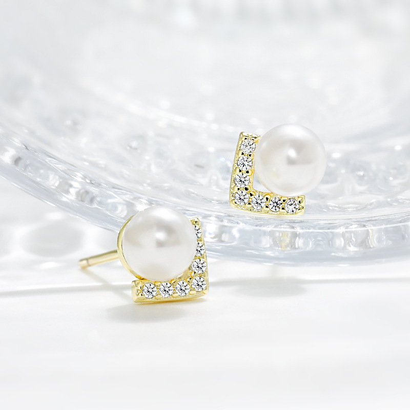 Stud Earring Designer Classic V-Shaped Women's Pearl Stud S925 Diamond-Studded Triangle MiNi Retro Small Fragrant Freshwater Pearl Earrings