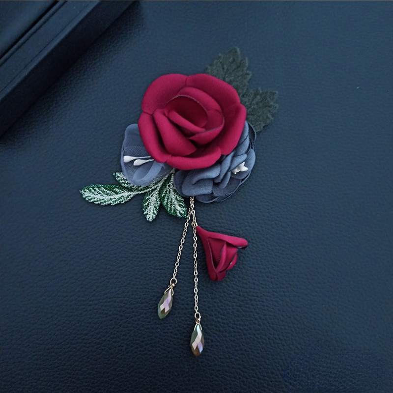Pins Brooches High-end Fabric Flower Brooch Pins Leaves Crystal Tassel Corsage Fashion Shawl Buckle Lapel Pin Brooches for Women Accessories 230725