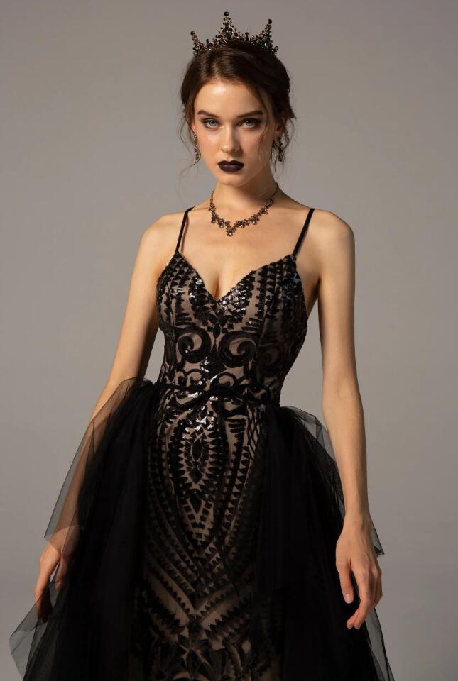 Black and Nude Gothic Wedding Dresses Bridal Gowns Mermaid With Detachable Train V Neck Trumpet Bride Dress Sequined Lace