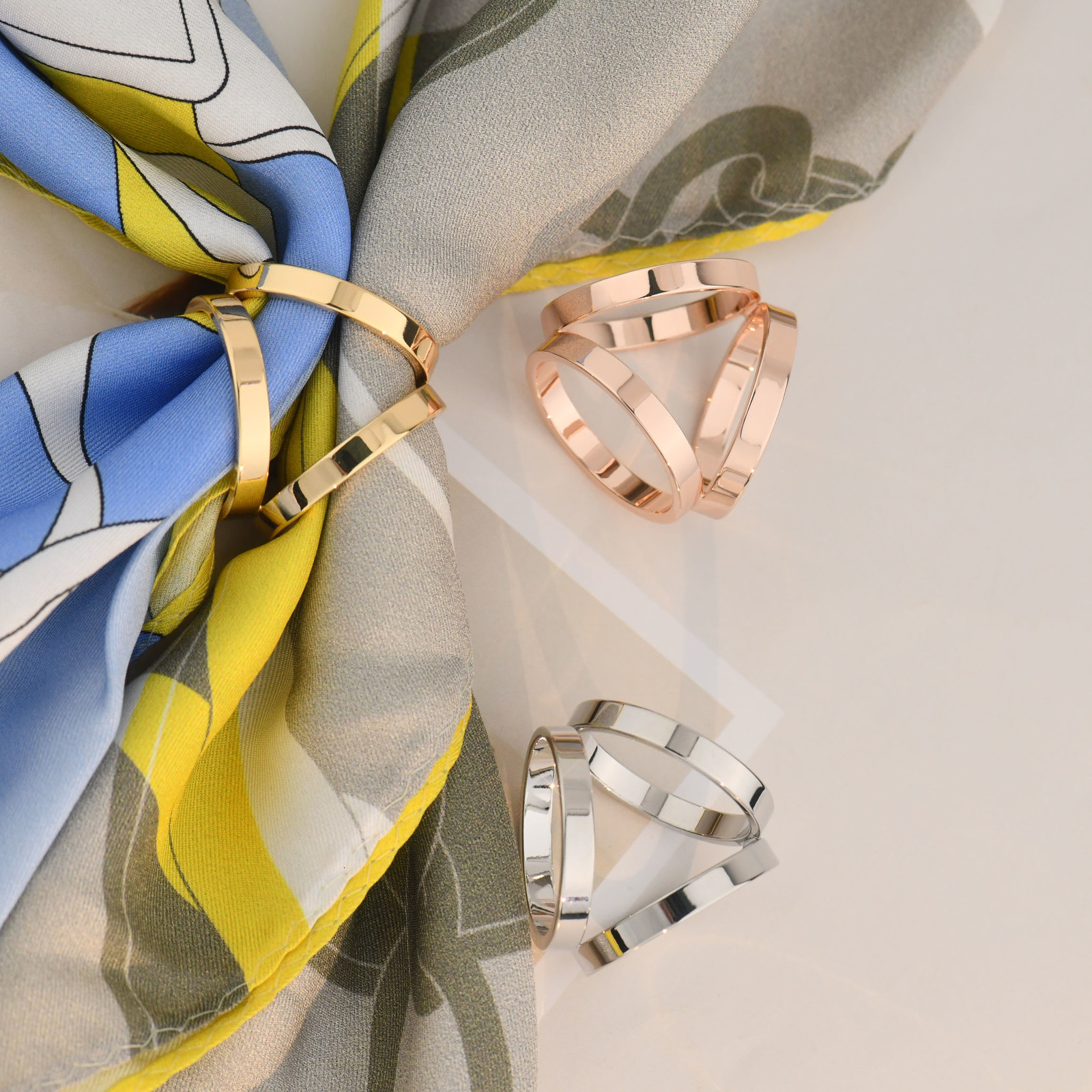 Pins Brooches Three-ring metal scarf fixed decorative buckle lady jewelry copper high-grade plating 230725