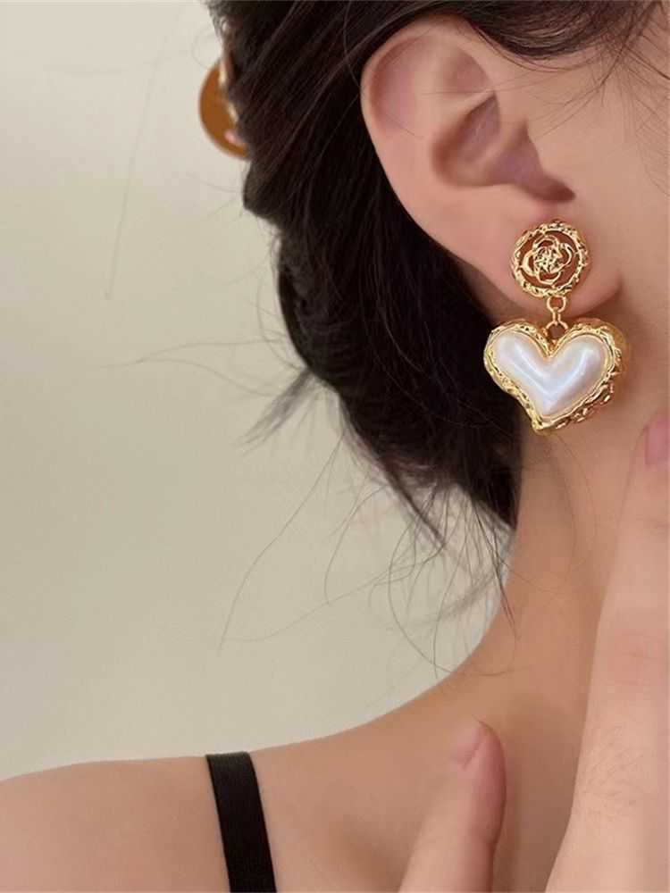 Vintage Gold-plated Design Stud Earrings Stylish Premium Sentiment Love Earrings Niche Temperament Babes Accessories Lover Gifts L230620