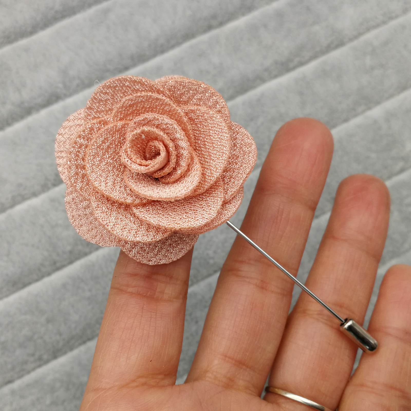 Pins Brooches Fabric Flower Brooches for Women Brooch Pins Suits Decoration Lapel Pins For Men Brooch for Suits Accessories in GiftBox 230725