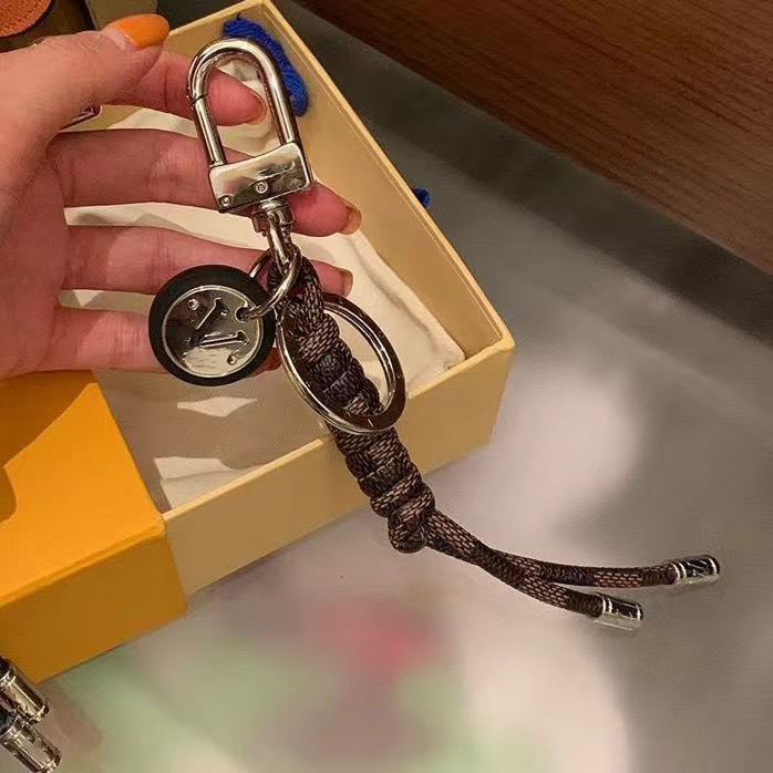 Designer Key Chain Luxury Bag Charm Women Classic Car Keychain Alphabet Keyring Men Handmade Braided Rope Keychain Couple Gift 2307265BF