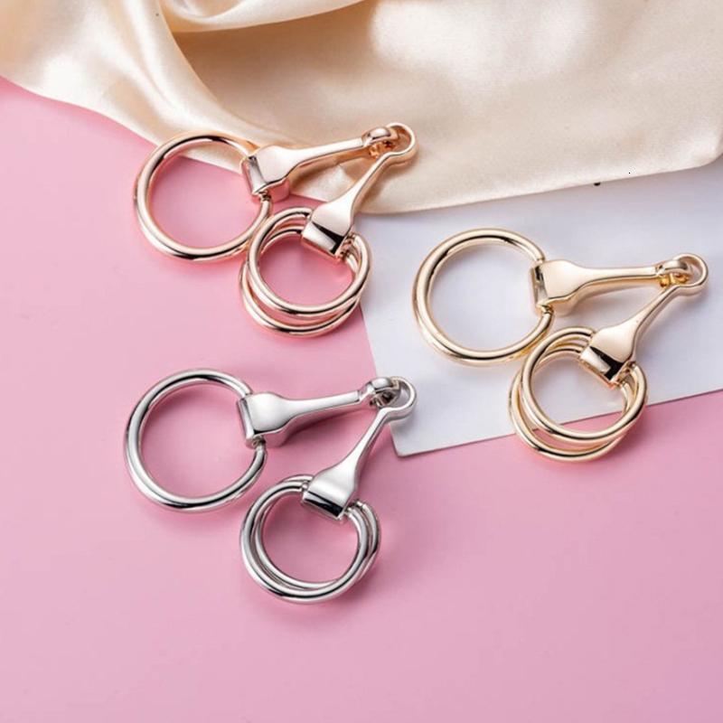 Pins Brooches Women Shawl Ring Clip Scarves Fastener Crystal Silk Scarf Buckle Holder Brooch Wedding Fashion Jewelry Female Classic Gift 230725
