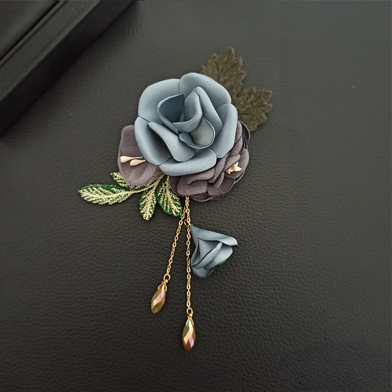 Pins Brooches High-end Fabric Flower Brooch Pins Leaves Crystal Tassel Corsage Fashion Shawl Buckle Lapel Pin Brooches for Women Accessories 230725